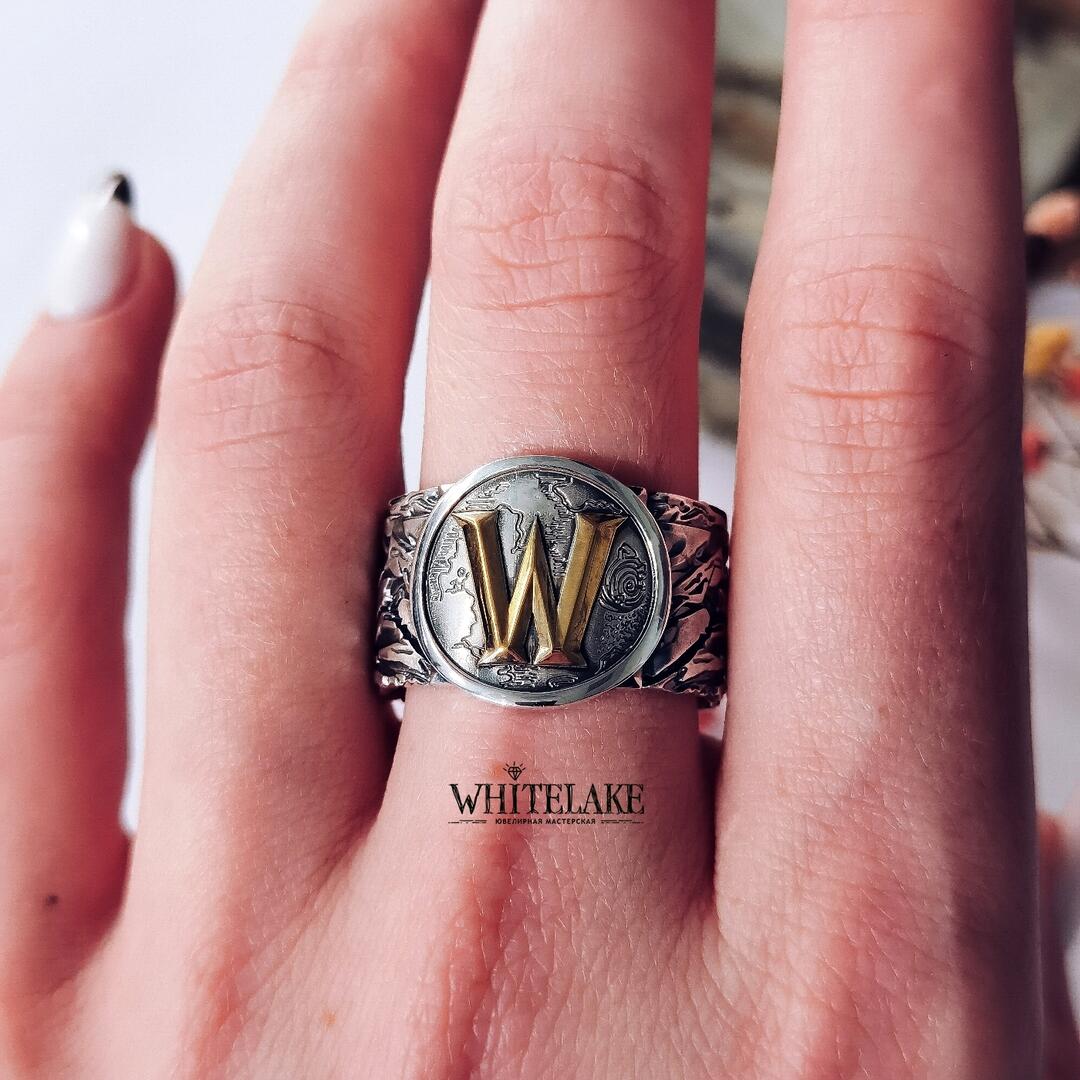 Необычное кольцо WARCRAFT с персонажем Король Лич на среднем пальце